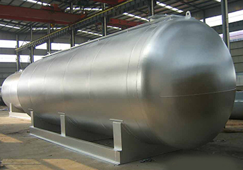 儲存分離容器在化工上指主要用來完成在流體壓力平衡下介質的組分分離和氣體凈化分離等的容器。